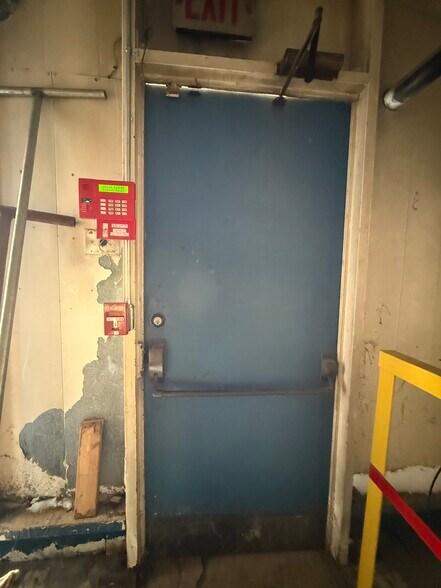 More Photos Of 73 Neale Rd, Vienna Warehouse For Lease