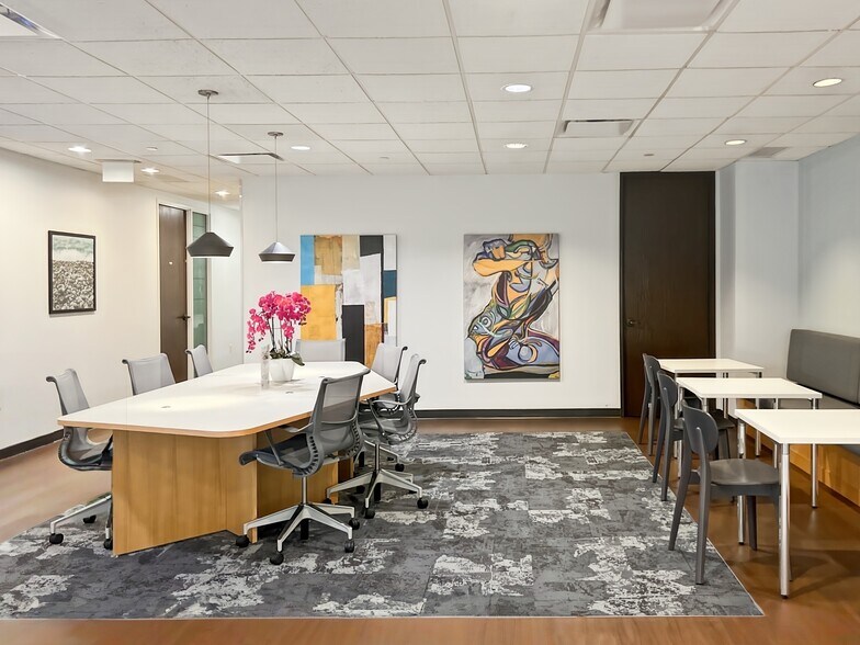 More Photos Of 5 Revere Dr, Northbrook Coworking Space
