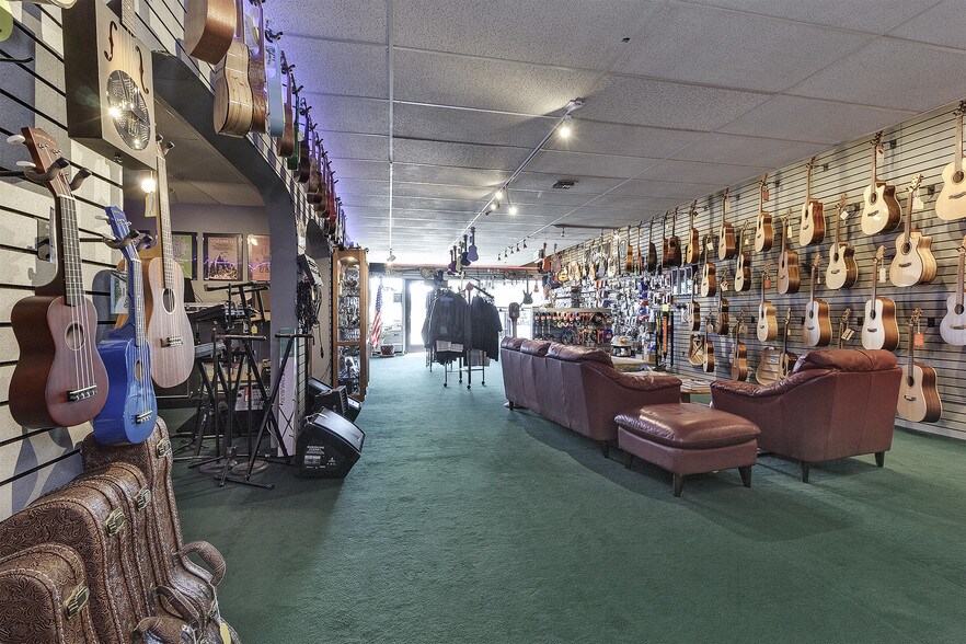 More Photos Of 1105 N Riverside Ave, Medford Freestanding For Sale