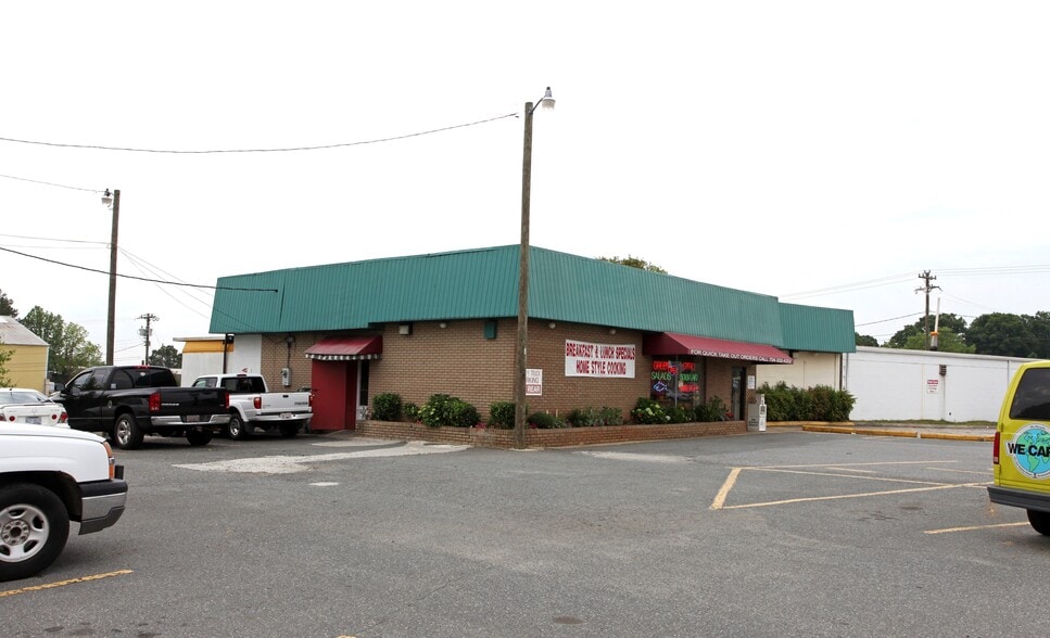 Primary Photo Of 3208 N Graham St, Charlotte Restaurant For Lease