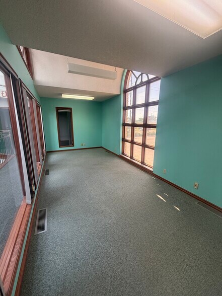 More Photos Of 2251 N Woodlawn Blvd, Wichita Medical For Sale