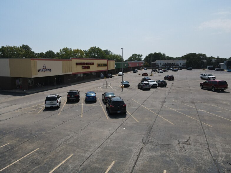 More Photos Of 1502-1508 N Cunningham Ave, Urbana Storefront For Sale