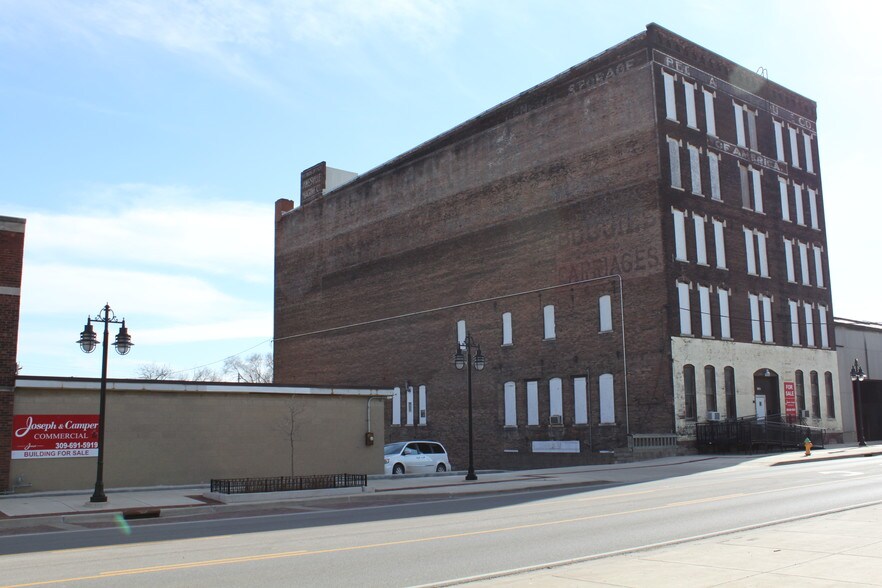 More Photos Of 840 SW Washington St, Peoria Warehouse For Sale