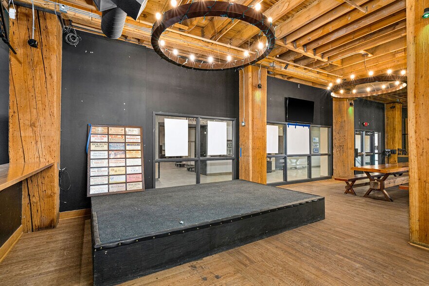 More Photos Of 325 S Lake Ave, Duluth Hotel For Lease