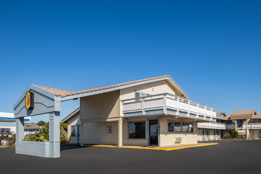 Primary Photo Of 888 S Main St, Fort Bragg Hotel For Sale