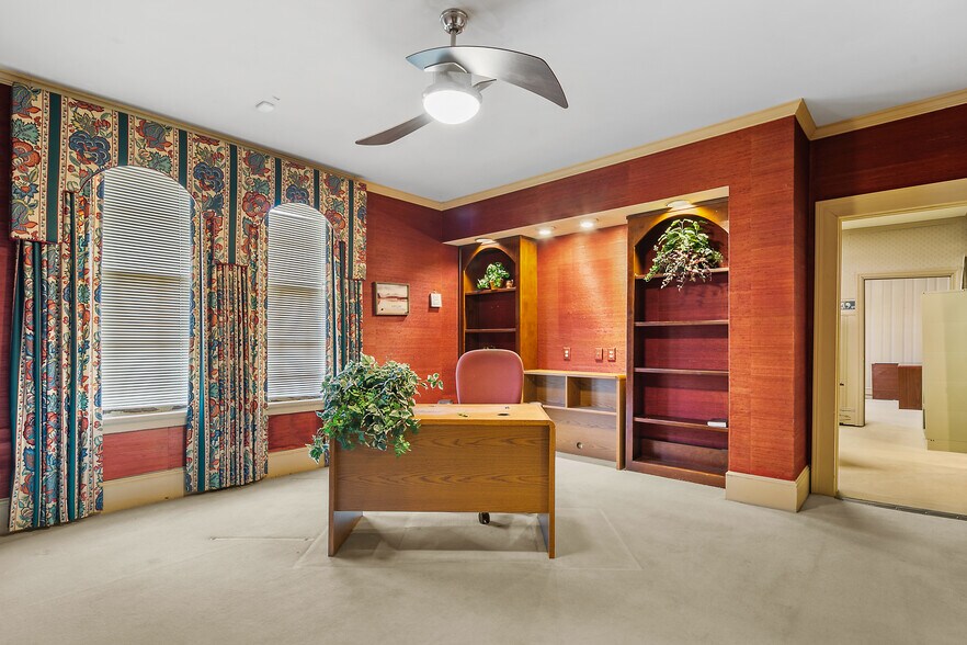 More Photos Of 127 S Cool Spring St, Fayetteville Office For Sale