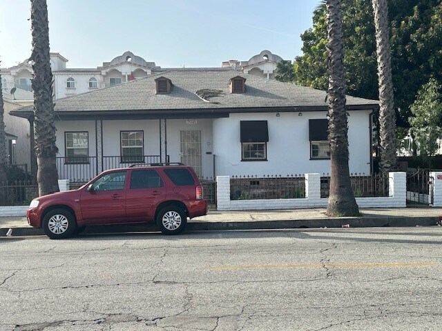 Primary Photo Of 7021 Seville Ave, Huntington Park Medical For Lease