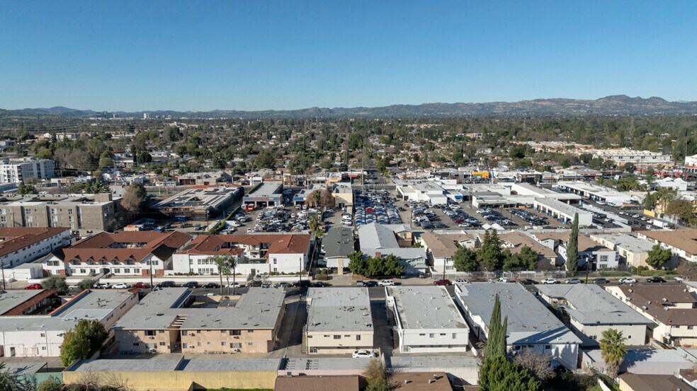 More Photos Of 7454 Canby Ave, Reseda Apartments For Sale