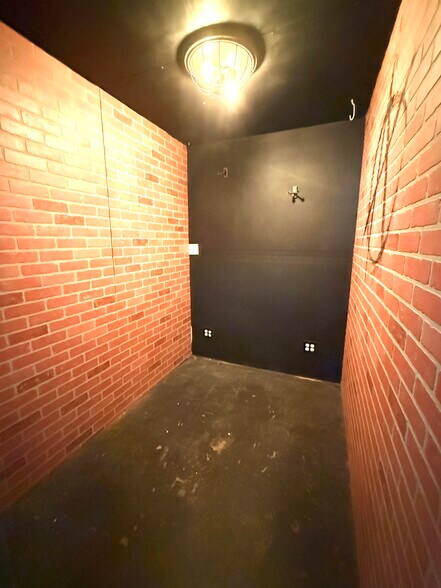More Photos Of 3147 NE California St, Minneapolis Warehouse For Lease