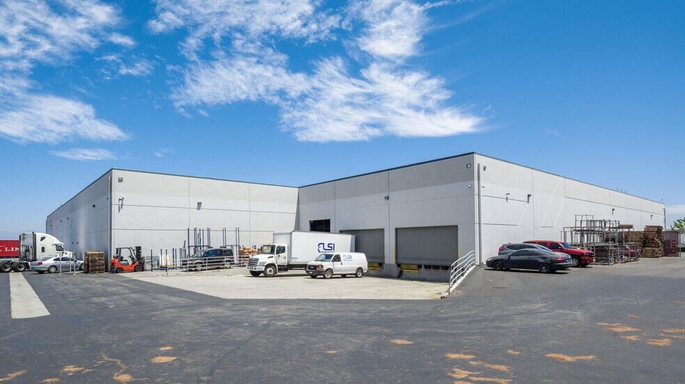 More Photos Of 800 W Artesia Blvd, Compton Warehouse For Lease