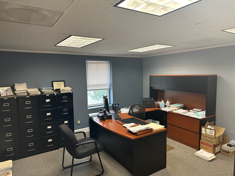 More Photos Of 1004 Princetown Rd, Schenectady Office For Lease