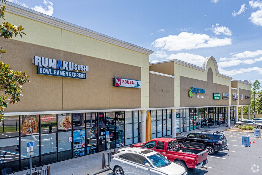 More Photos Of 3050 Alafaya Trl, Oviedo Freestanding For Lease