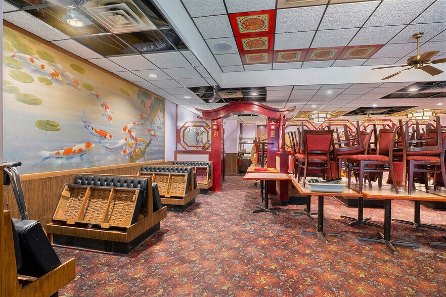 More Photos Of 2320 S Dort Hwy, Flint Restaurant For Sale