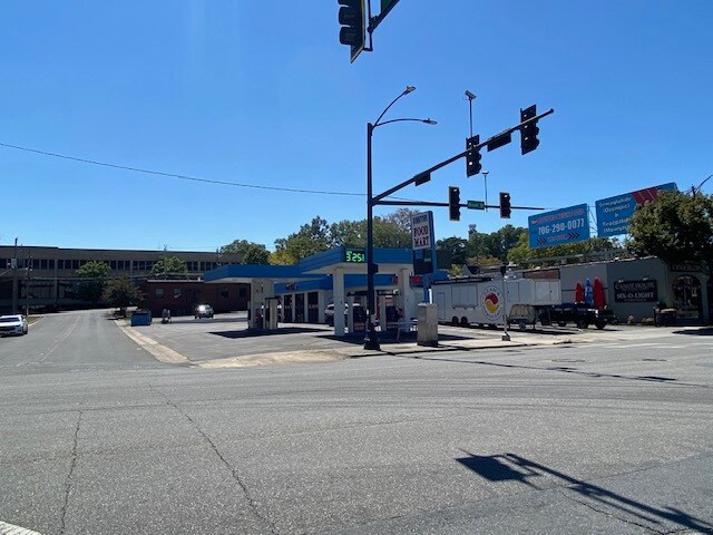 More Photos Of 610 Broad St, Rome Convenience Store For Lease