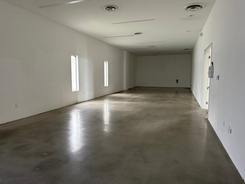 More Photos Of 1014 Griswold Ave, San Fernando Warehouse For Lease