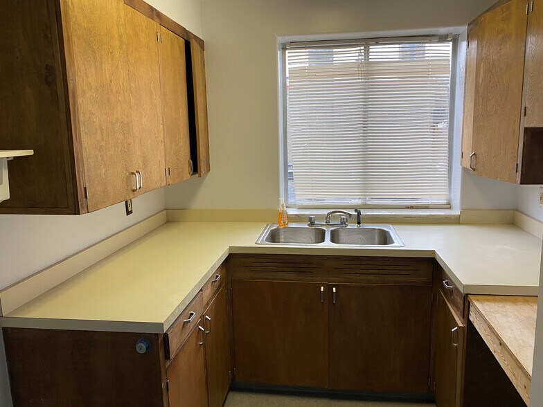 More Photos Of 231 Mac Ave, East Lansing Storefront Retail Office For Lease