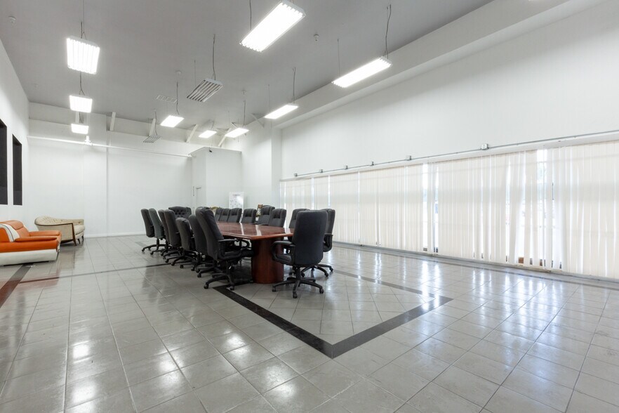 More Photos Of 505 S Main St, Santa Ana Storefront For Sale