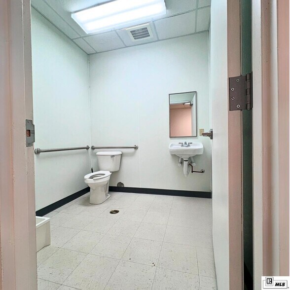 More Photos Of 2880 Louisville Ave, Monroe General Retail For Sale