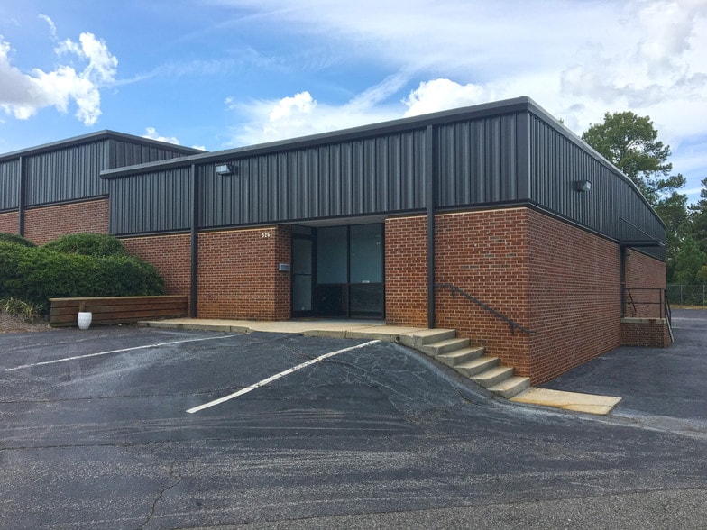More Photos Of 526-534 Pylon Dr, Raleigh Light Distribution For Lease
