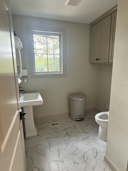 More Photos Of 1549 Colonial Dr, Tallahassee Office For Lease