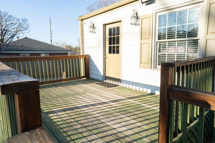 More Photos Of 232 SE Powers Ferry Rd, Marietta Office For Sale