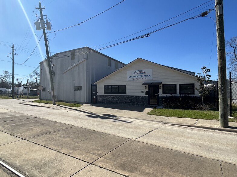 More Photos Of 418 Clifton Dr, Houston Warehouse For Sale