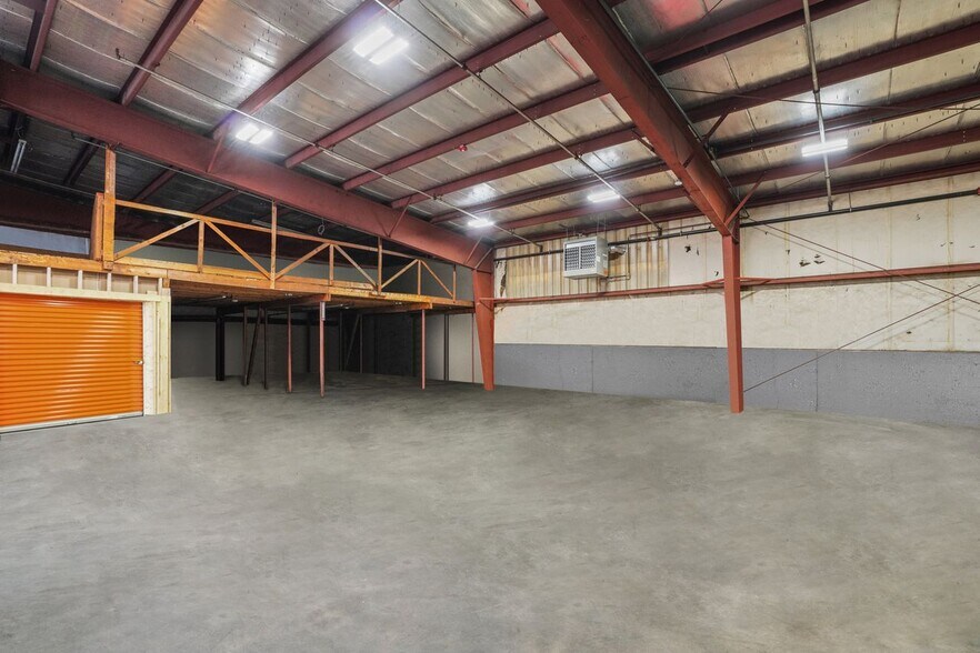 More Photos Of 6 Lark Industrial Pky, Greenville Self Storage For Lease