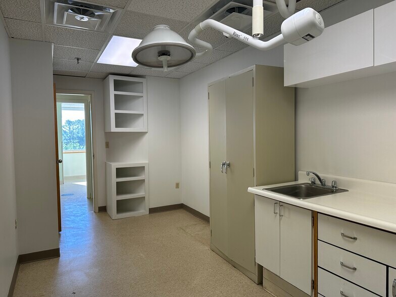 More Photos Of 133 Old Road to Nine Acre Cor, Concord Hospital For Sale