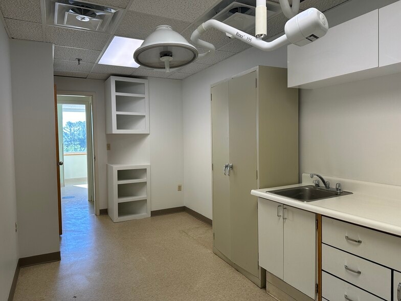 More Photos Of 133 Old Road to Nine Acre Cor, Concord Hospital For Sale