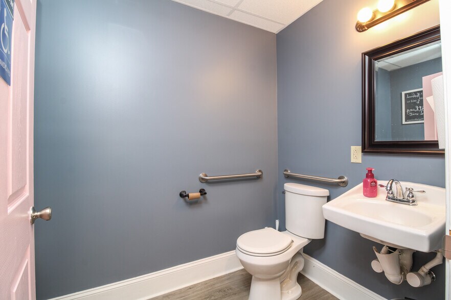 More Photos Of , Marietta General Retail For Sale