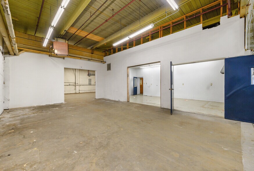 More Photos Of 3220 100th St SW, Everett Distribution For Lease