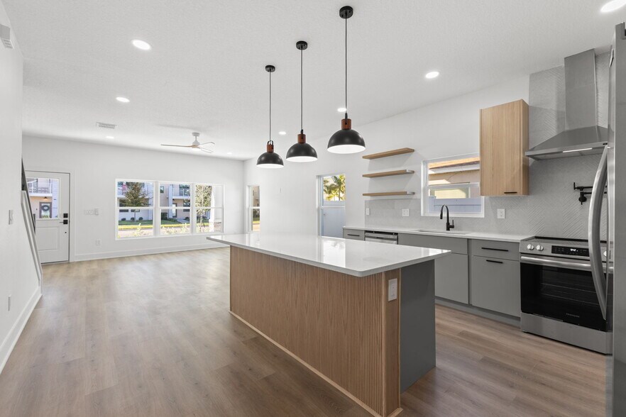 More Photos Of 2525 13th Ave N, Saint Petersburg Multifamily For Sale