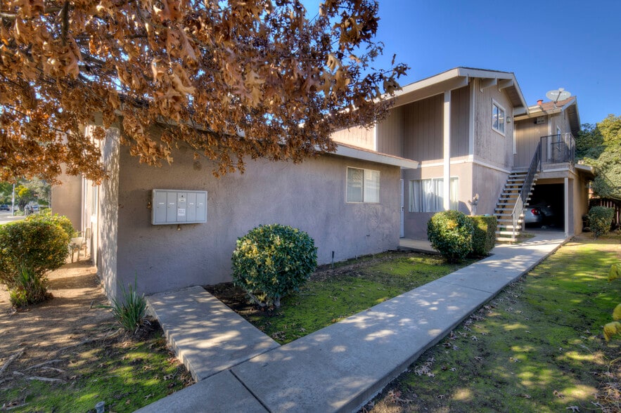 More Photos Of 581 W Ashlan Ave, Clovis Apartments For Sale