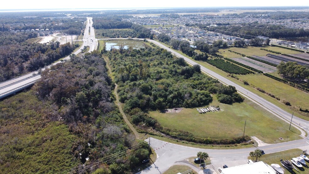 More Photos Of 3900 Peninsula Pt, Sanford Marina For Sale