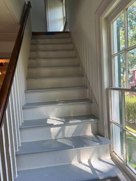 More Photos Of 20 Lewis St, Basking Ridge Freestanding For Lease