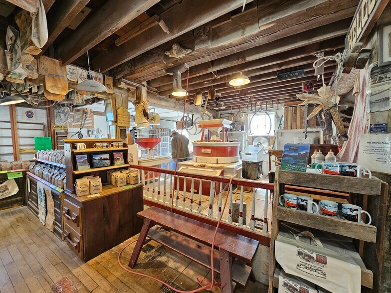 More Photos Of 8104 Bridgeton Rd, Bridgeton Specialty For Sale