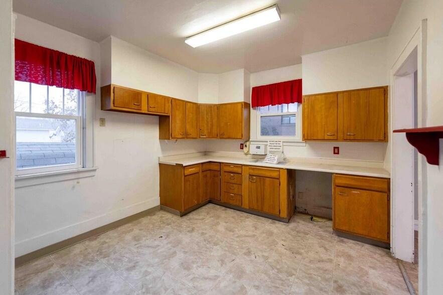 More Photos Of 1601 Central Ave, Great Falls Religious Facility For Sale