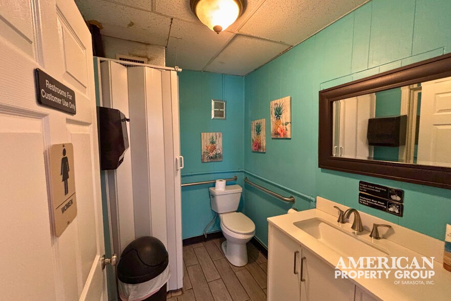 More Photos Of 470 W Dearborn St, Englewood Restaurant For Sale