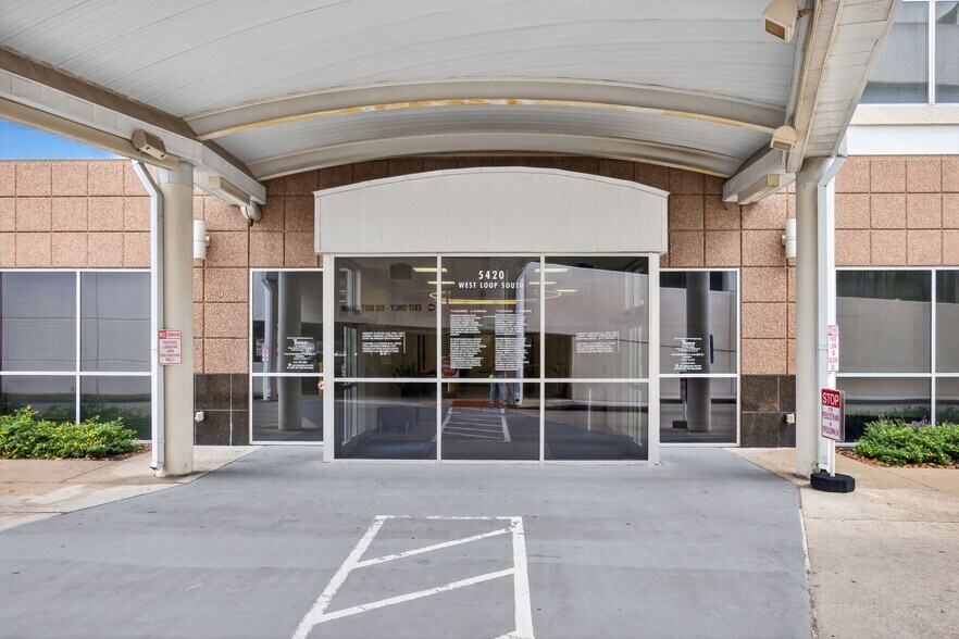 More Photos Of 5420 West Loop S, Bellaire Medical For Lease