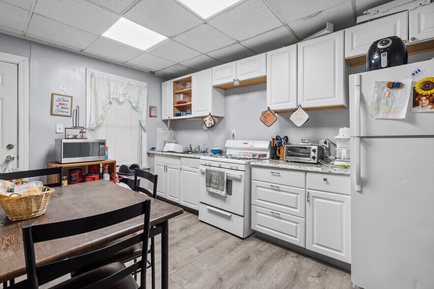 More Photos Of 635 637 Fall River Ave, Seekonk Apartments For Sale