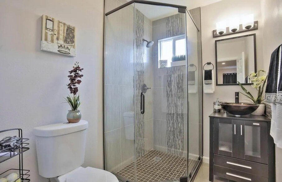 More Photos Of 1753 Church St, Oakland Specialty For Lease