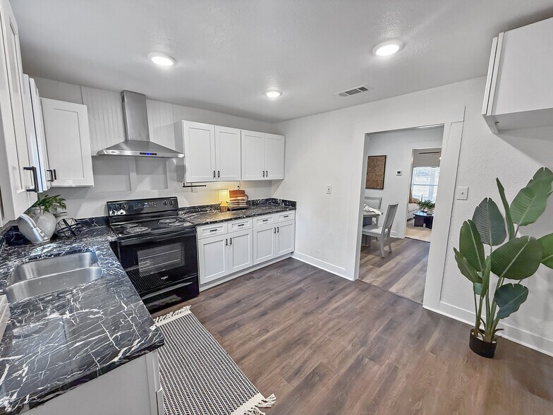 More Photos Of 703 E Main St, Little River Academy Flex For Sale