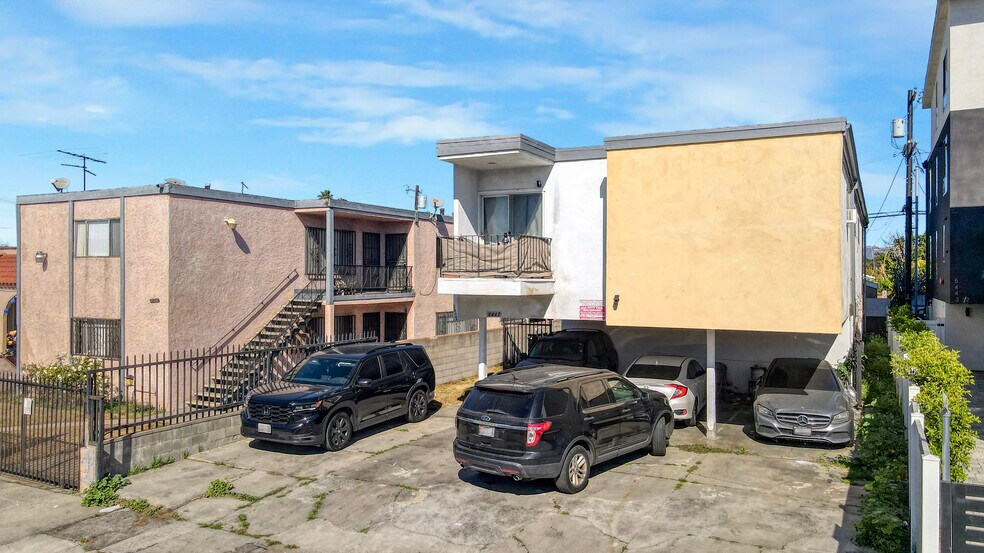 More Photos Of 5447 Blackwelder St, Los Angeles Apartments For Sale