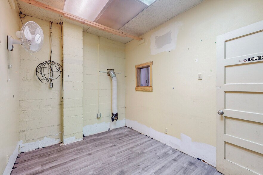More Photos Of 1823 Commercial St NE, Albuquerque Warehouse For Sale