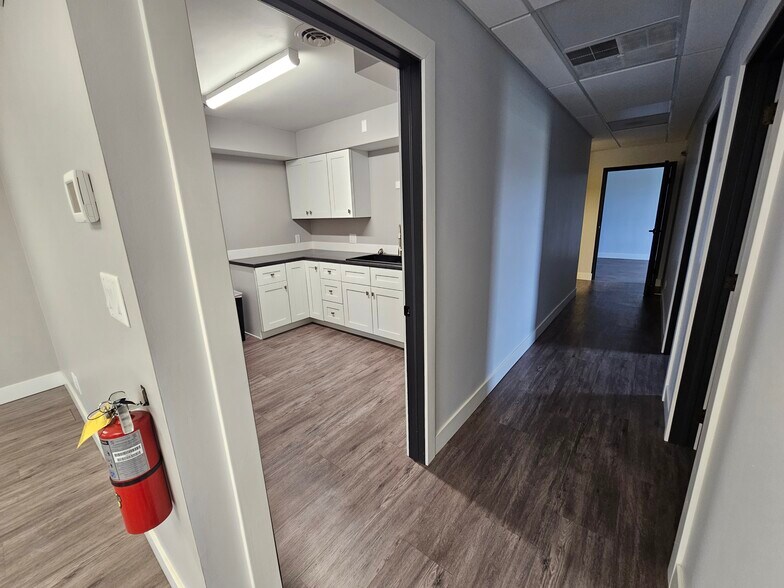 More Photos Of 1314 Barnhart Rd, Troy Office For Lease