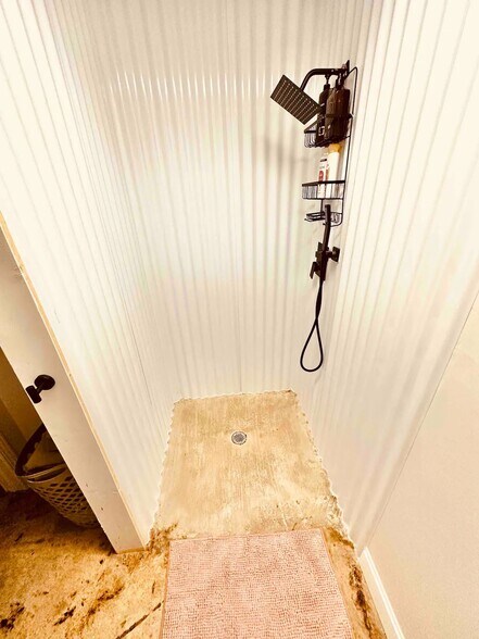 More Photos Of 380 SW Amal Dr, Atlanta Freestanding For Sale