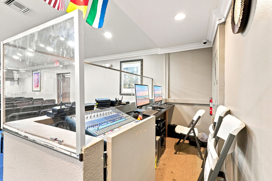 More Photos Of 3075 N Goldenrod Rd, Winter Park Religious Facility For Sale
