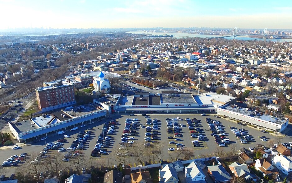 Primary Photo Of 15315-15349 Cross Island Pky, Whitestone Freestanding For Lease