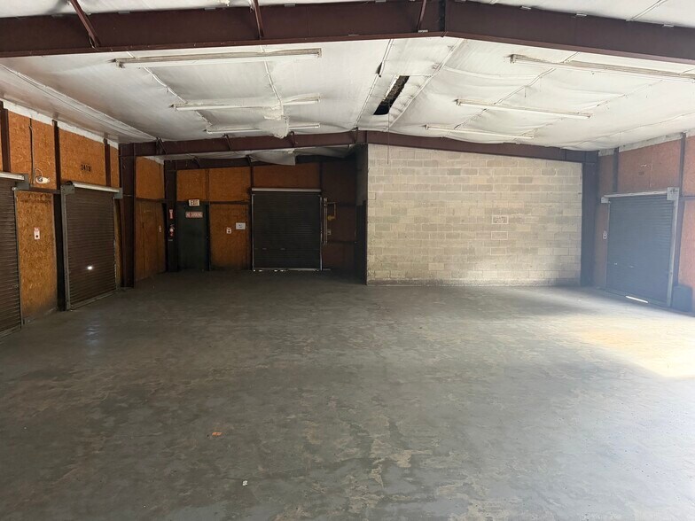 More Photos Of 2160 NE 31st Ave, Gainesville Industrial For Lease