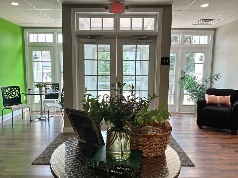 More Photos Of 111 Centerville Rd, Lancaster Office For Lease